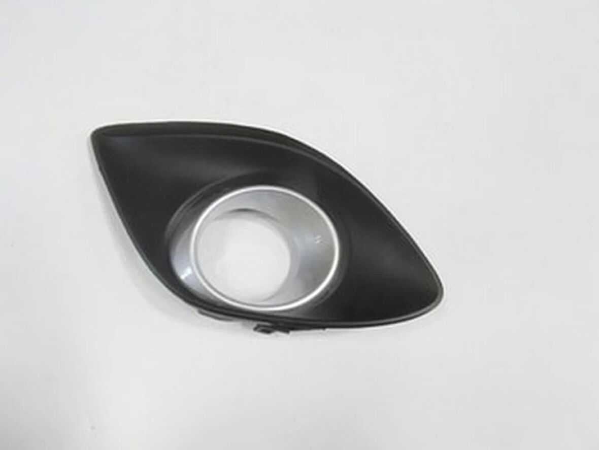 2012-2014 Mazda 2 Hb Sis Lamba Kapağı Sağ Sis Delikli-Çerçevesi Gümüş Gri (Tyg) (Adet) (Oem No:Dr6150C10A)