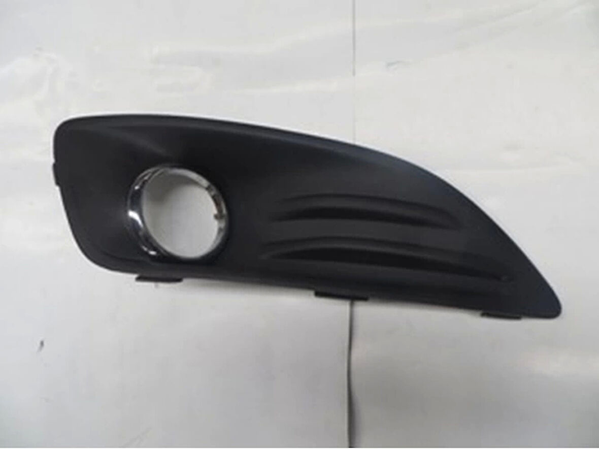 2013-2017 Ford Fiesta Sis Lamba Kapağı Sağ Siyah (Sis Deliği Nikelaj Çerçeveli) (Bfn) (Adet) (Oem No:C1Bj15A222Aa)