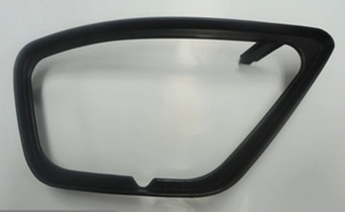 2002-2005 Ford Focus Sdhb Sis Lamba Kapağı Sağ Siyah Sis Delikli (Isam) (Adet) (Oem No:1208010)