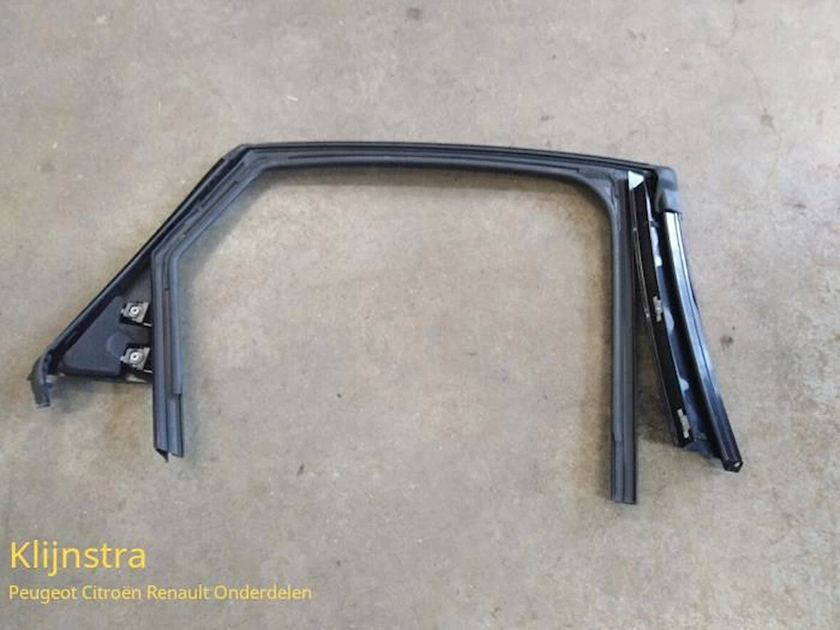 Arka Kapı Çıtası Psa 3008 B.M 2016- (Oem No: 9811518880)