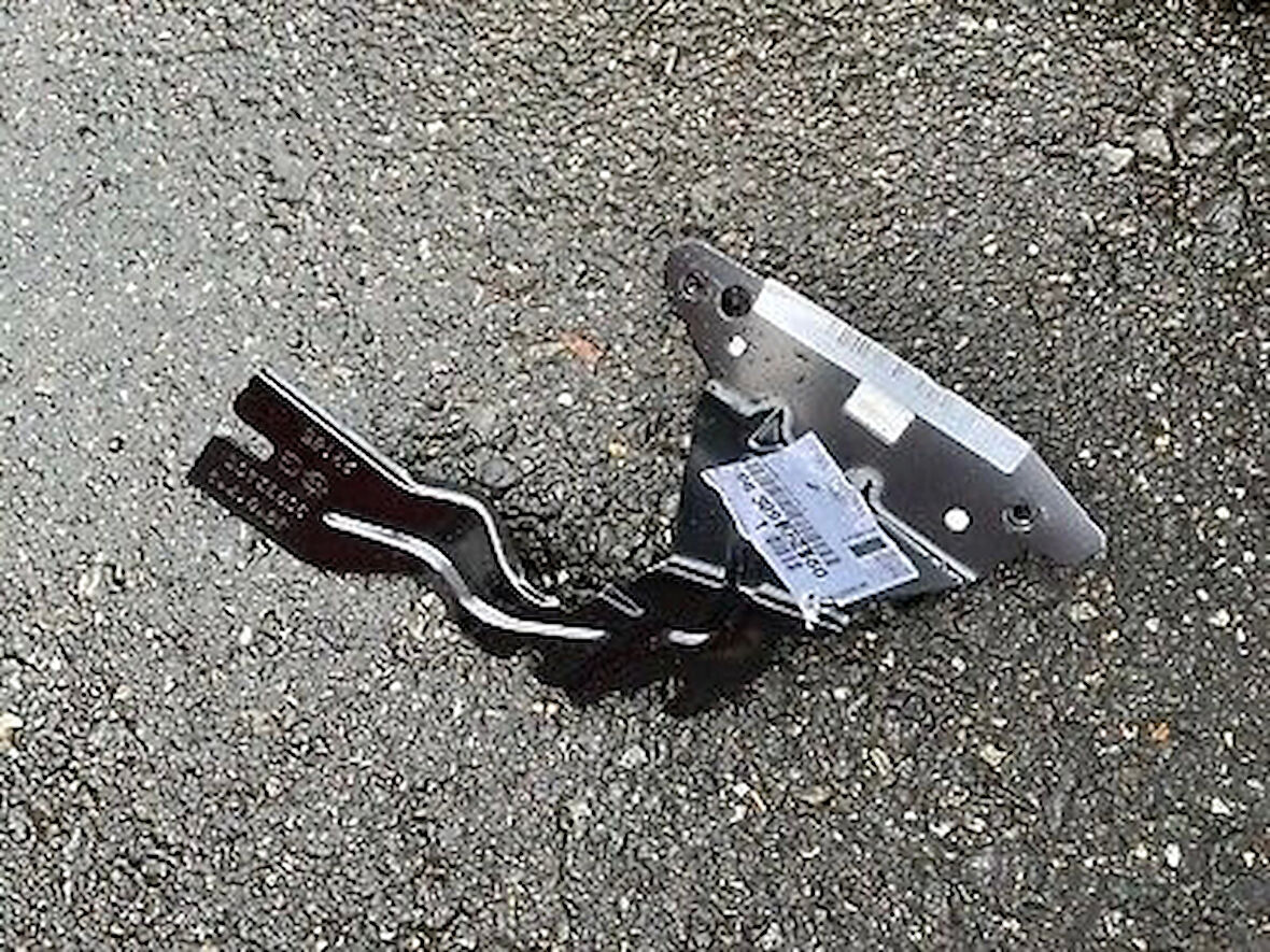 Çamurluk Braketi Ön Sol Opel Corsa F Bm 20- (Oem No: 9830932480)