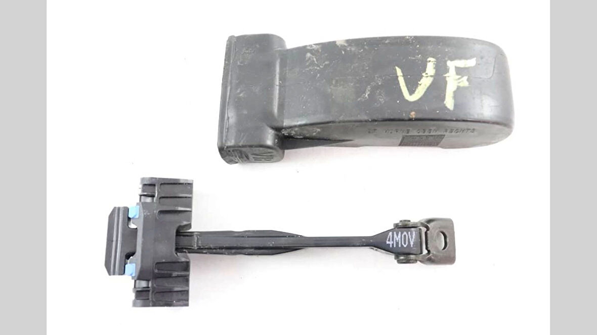 Kapı Menteşesi Ön Sag/Sol Aynı Adet  Vw Q7 Bm 07- (Oem No: 4M0837249)