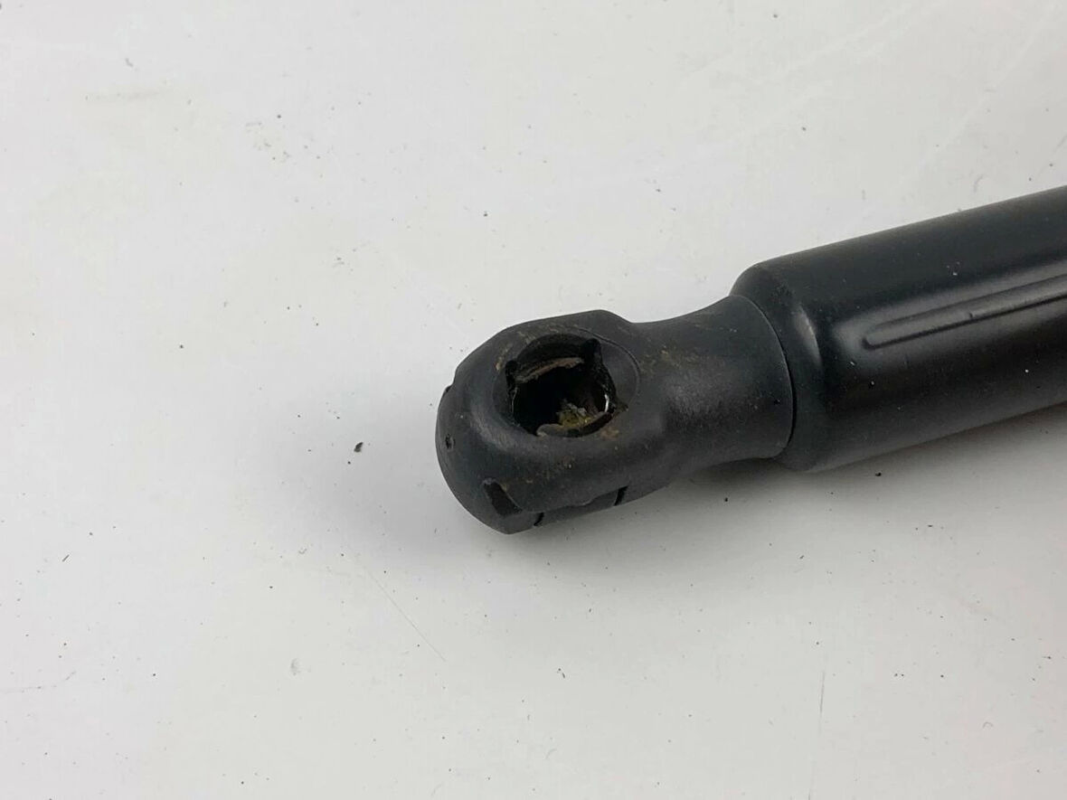 Bagaj Amortısörü Vw Q3 Bm 11- (Oem No: 8U0827552B)