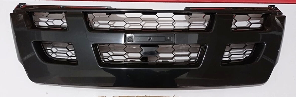 Panjur D Max 2004-2006 Ön Siyah Oem No: Iz203-46Cn