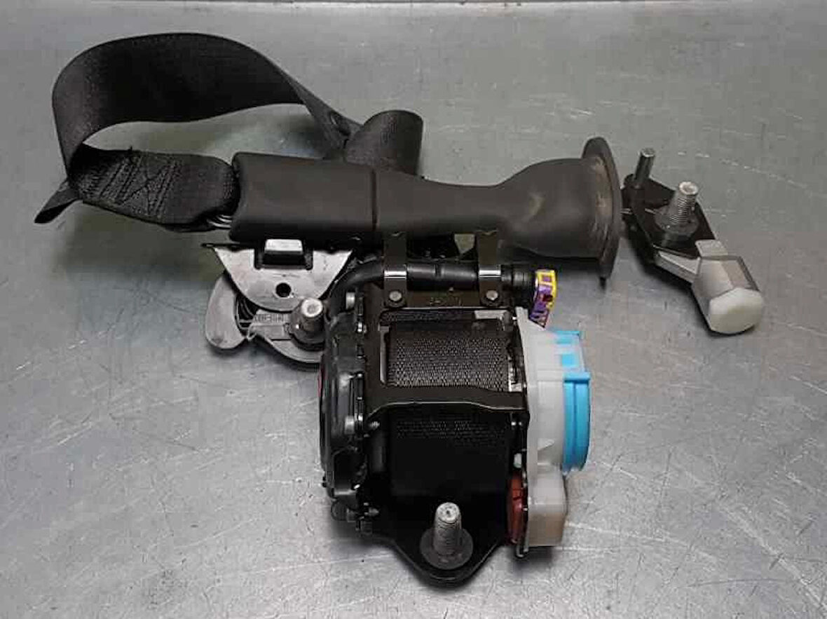 Emniyet Kemeri Ön : Sol Sıyah Opel Insıgnıa B Bm 18- (Oem No: 23465047)