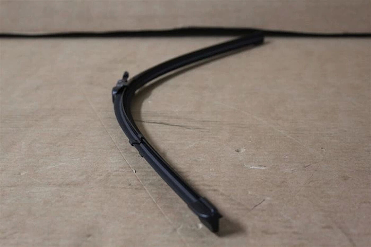 Sılecek Süpürgesı Ön Takım Swf ( 650 / 650 Mm ) (Muz Tıp) Vw Leon Bm 05-13 (Oem No: 1P0955426B)