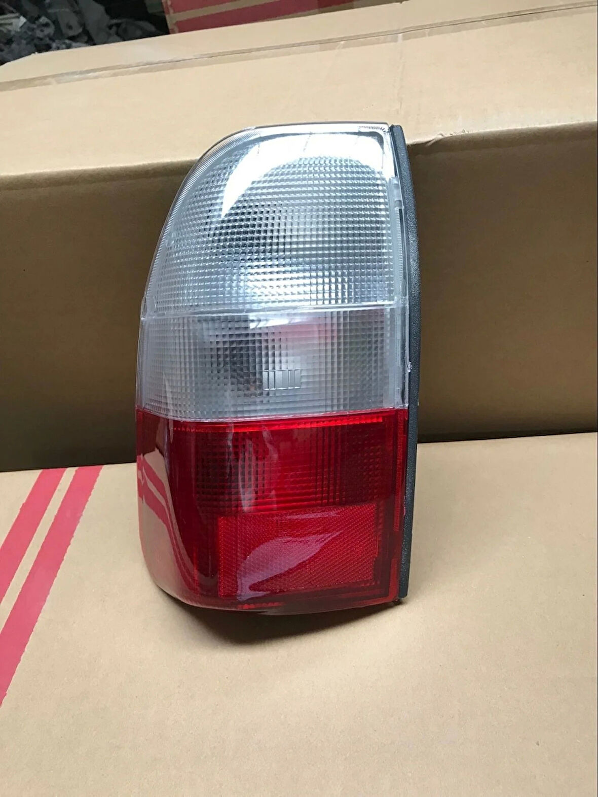 Stop Lambası L200 2002-2005 Beyaz Sol (Oem No:Mr109127)