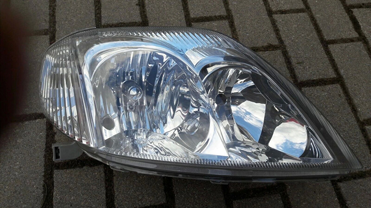 Far Corolla 2002-2006 Sedan Elektrikli Sağ (Oem No:8113002180)