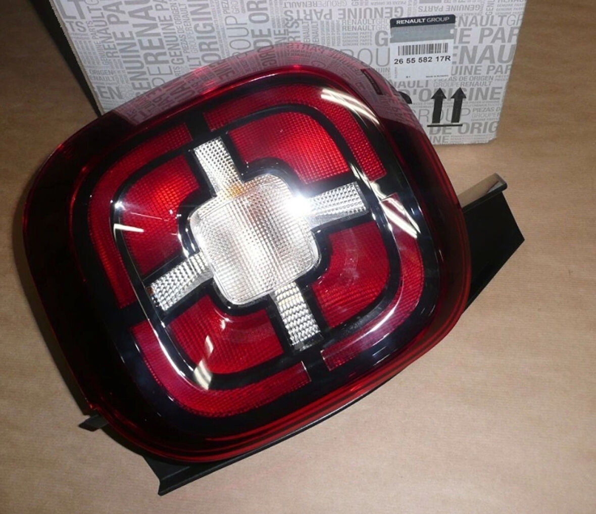 Renault Duster 2018- Stop Lambası Sol  (Oem No:265558217R)