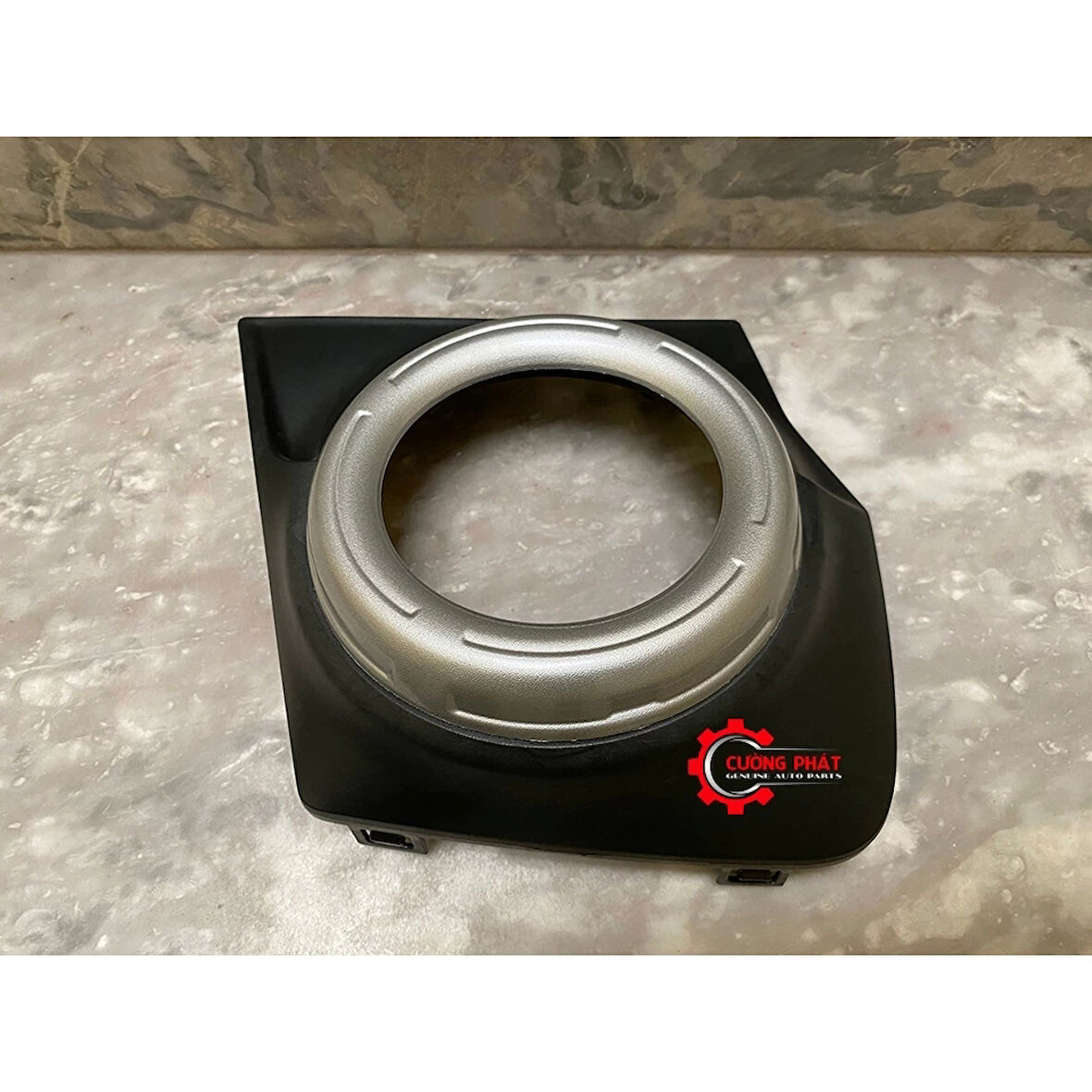 Sis Lamba Kapağı L200 2015-2019 Sağ (Çerçevesi Gri) (Oem No:8321A593)