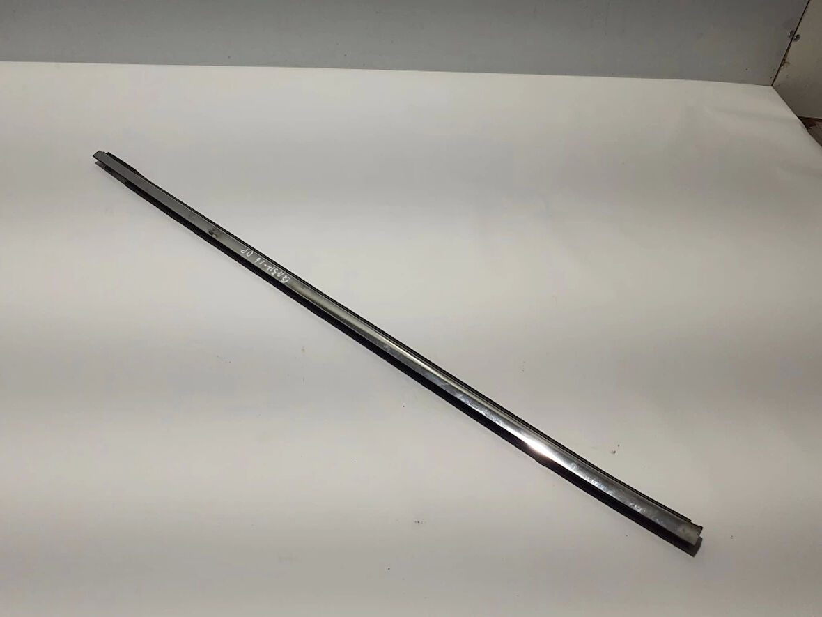 Cam Sıyırıcı Qashqai 2014-2016 Ön Krom Sağ (Oem No:808204Ea0A)