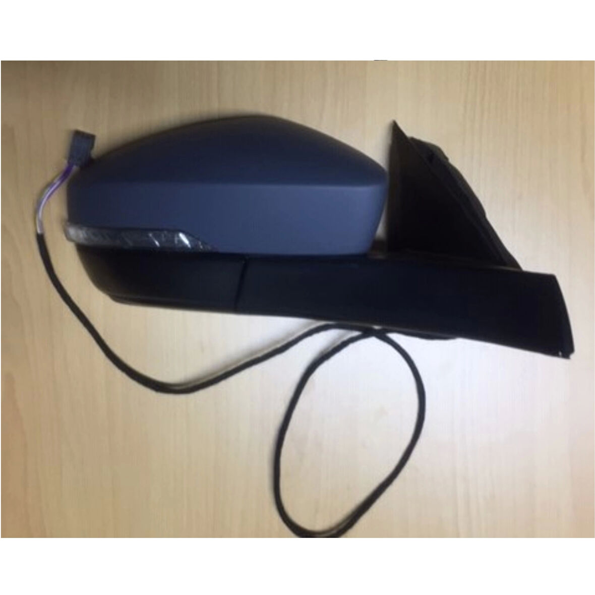 Ayna Dış Dikiz T-Roc 2017 Sonrası Elektrikli, Isıtmalı, Sinyallı, Astarlı, Katlanır,Hafızalı, Yan-Alt Lambalı Sağ (Oem No:2Ga857508Ap9B9)