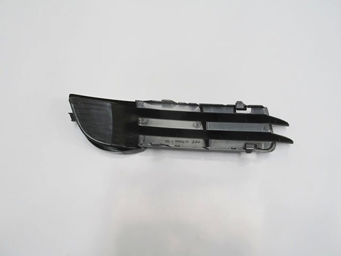 Audi  A3  2005-2008  Sis Lamba Kapağı Sol Sis Deliksiz Siyah (Tw) (Oem No:8P4807681A)