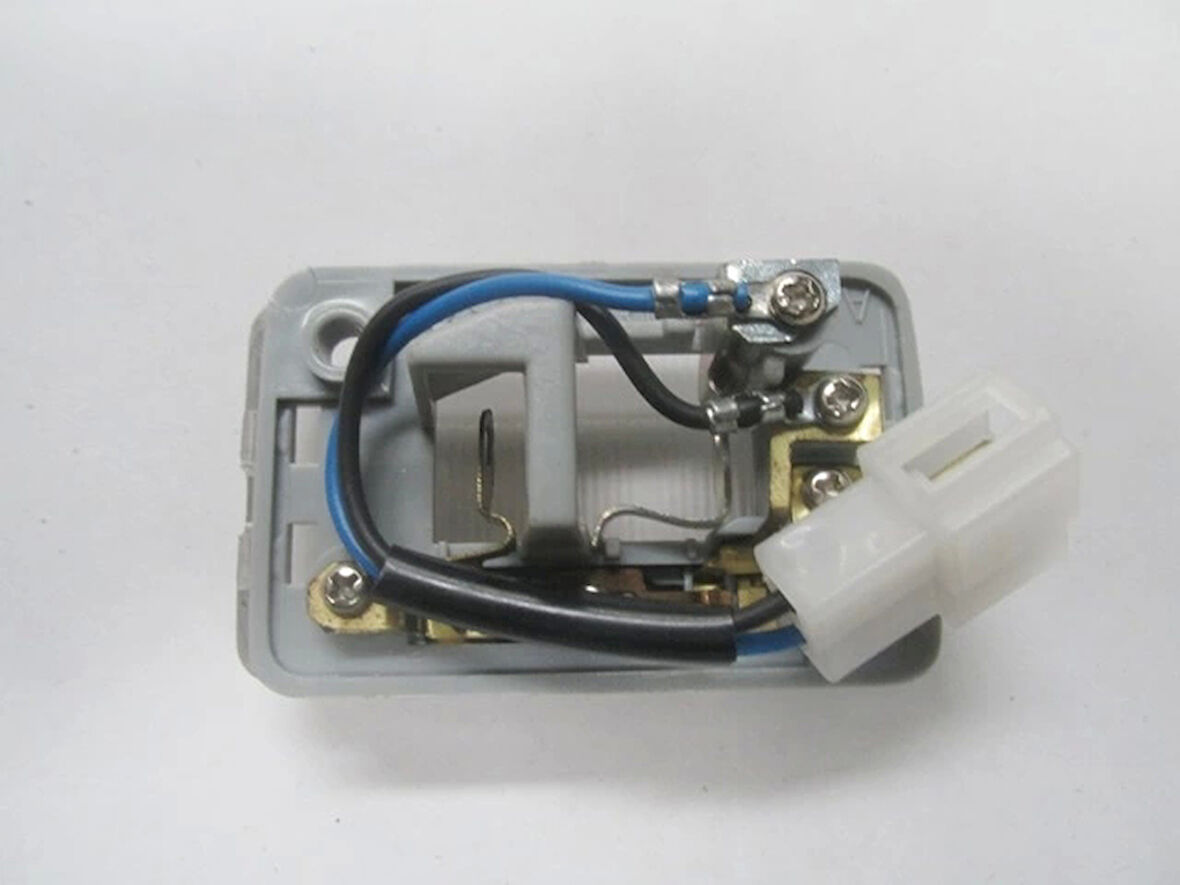 Mitsubishi L200- Pıck Up- 1990-1996  Tavan Lambası (Aa Motor) (Oem No:Mb772442)