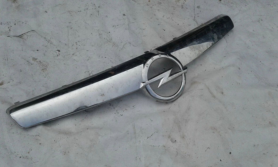 opel astra- h- sd/hb- 2007-2014  ön panjur alt nikelajı (tw) Oem No (13225795)