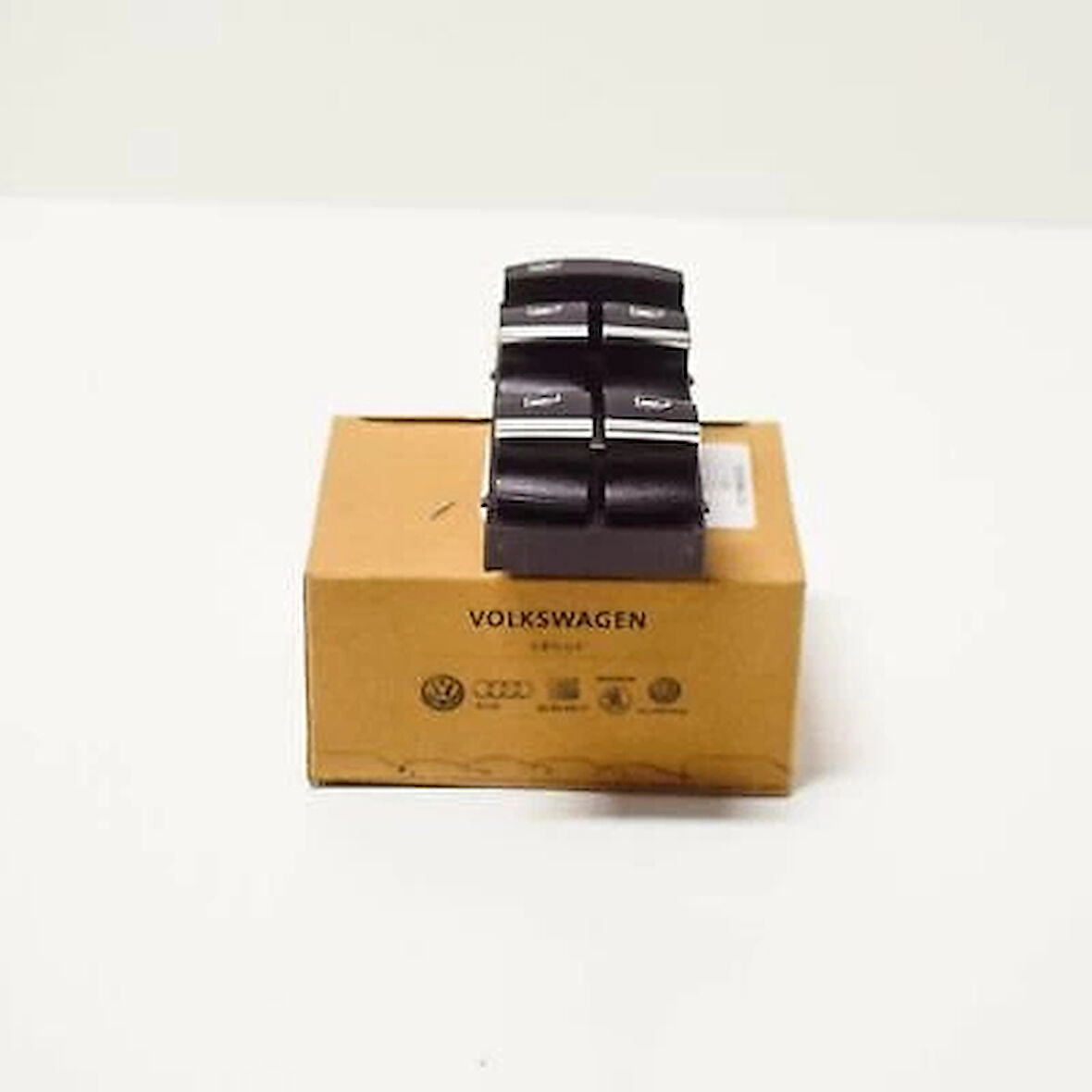 Audi A6 2005-2008 Ön Sağ Çamurluk Davlumbazı Oem No (4F0821134H)