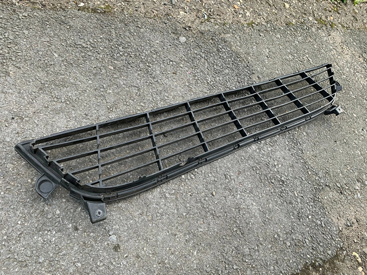 Dacia Lodgy 2017 Sonrası Tampon Panjuru Oem No (622542386R)