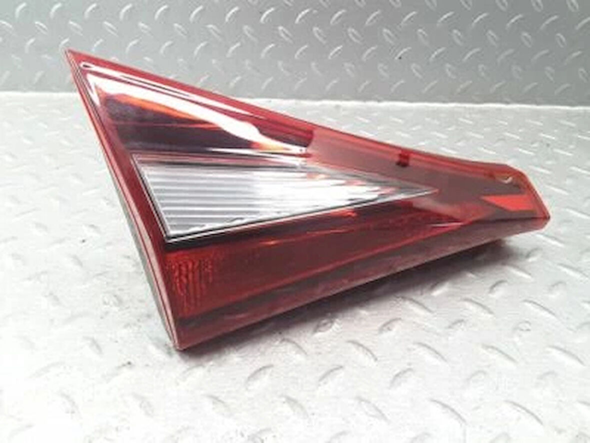 Hyundai i20 2021-2026 Stop Lambası Dış Sağ Oem No (92402Q0000)