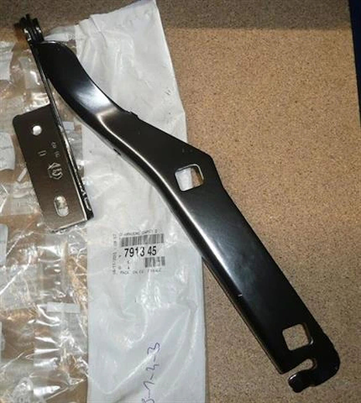 Partner 2008 Motor Kaput Menteşesi Sağ Oem No (791345)