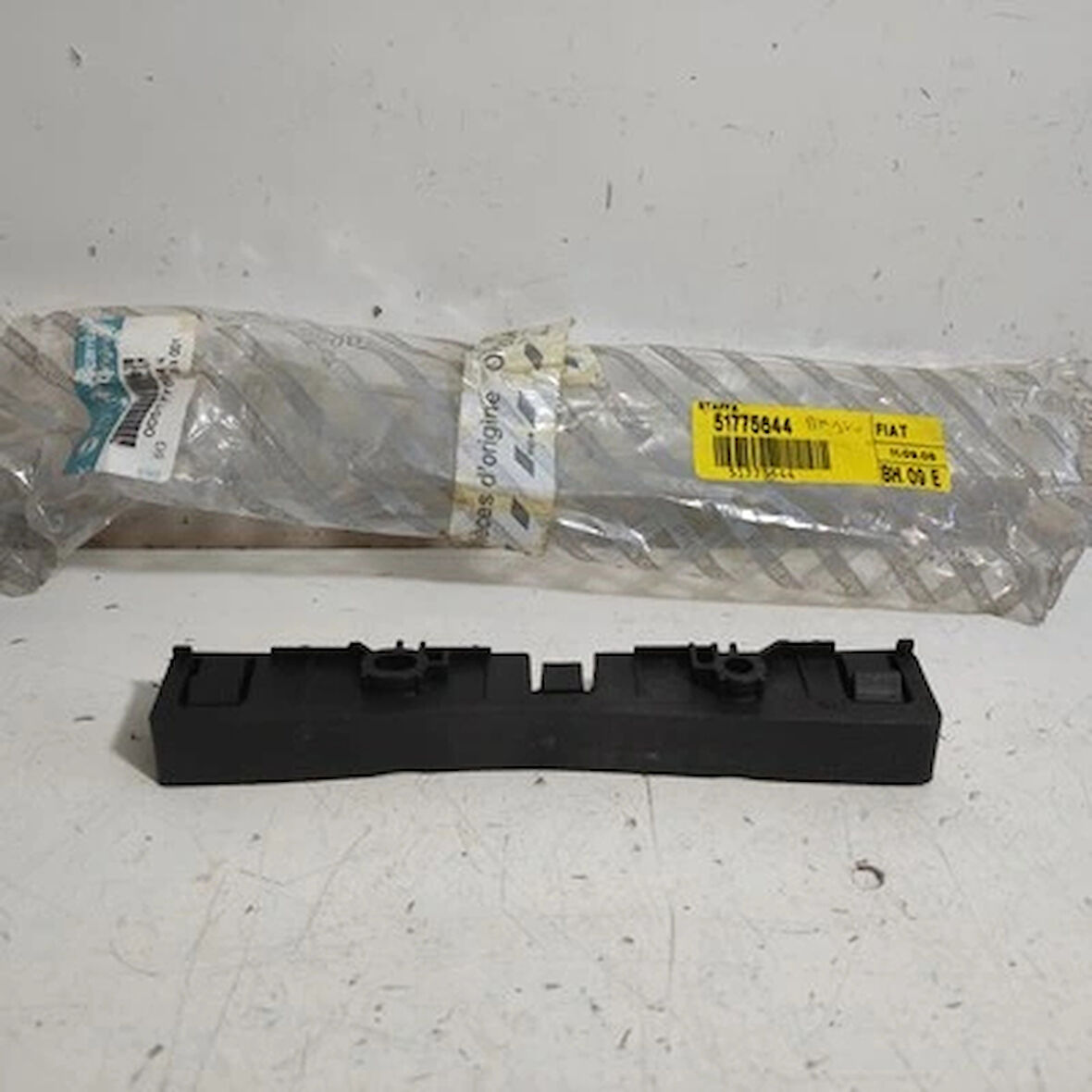 Fiat Bravo 2007- Ön Tampon Braketi Sağ Oem No (51775644)