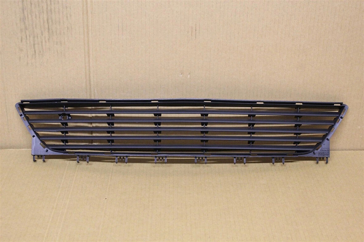 Corsa -C- 2004-2006 Ön Tampon Panjuru Oem No (13132423)