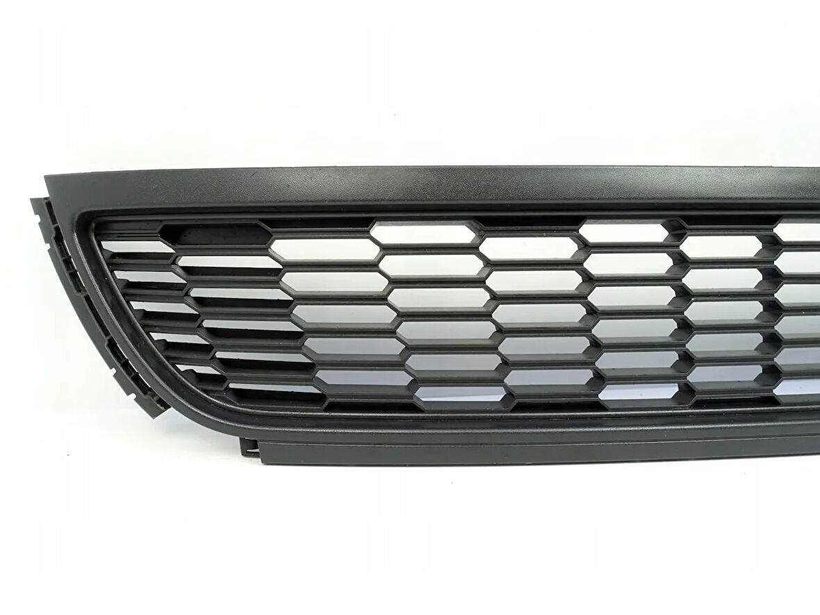 Polo 2009- Ön Tampon Panjuru Oem No (6Rd853677A)