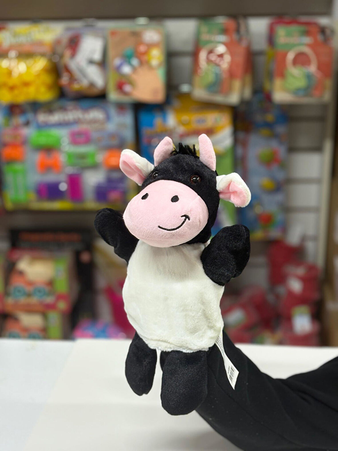 Peluş 25 cm El Kuklası Siyah Beyaz İnek Kukla