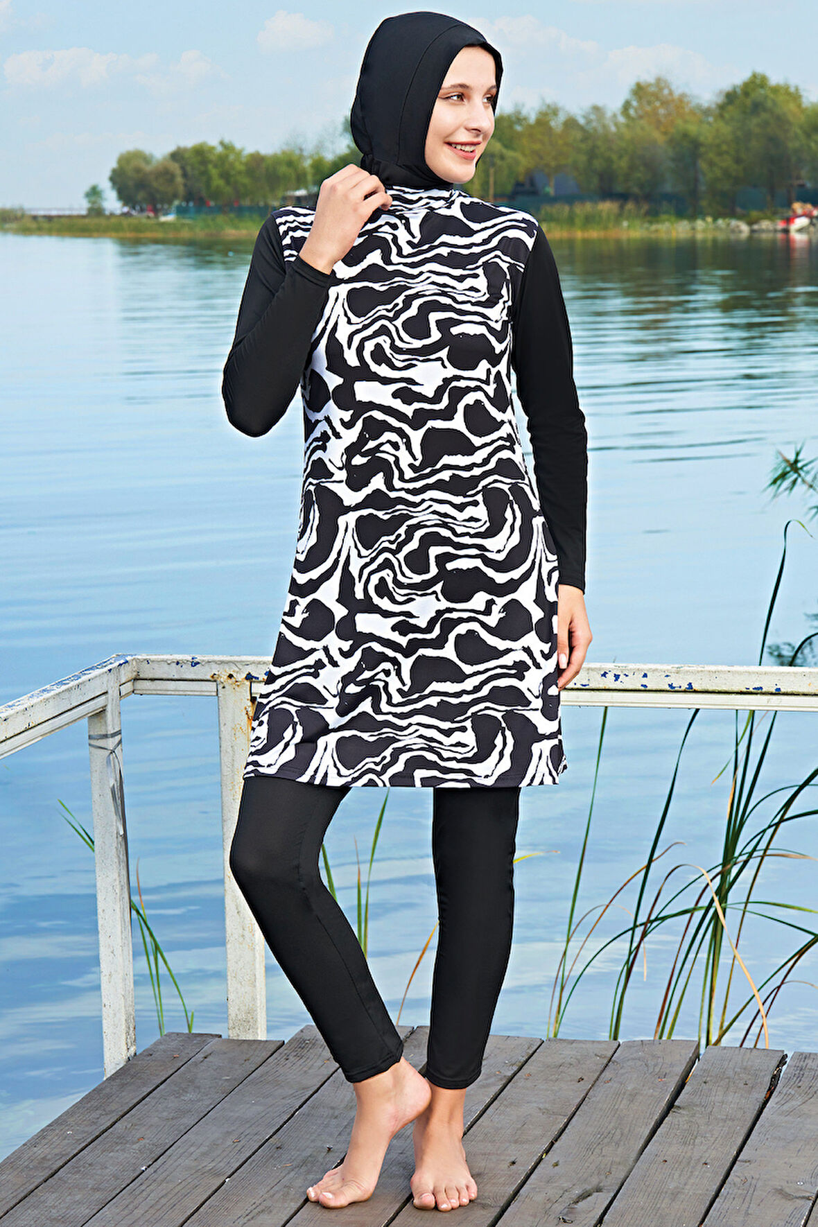 MİRATES SİYAH BEYAZ DESENLİ  MİCRO (ÇABUK KURUYAN) KUMAŞ TESETTÜR MAYO