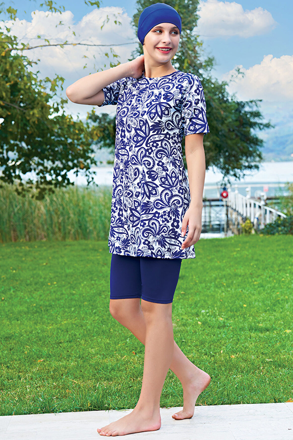 MİRATES LACİVERT DESENLİ YARIM KOL MİCRO(ÇABUK KURUYAN)KUMAŞ YARI TESETTÜR MAYO