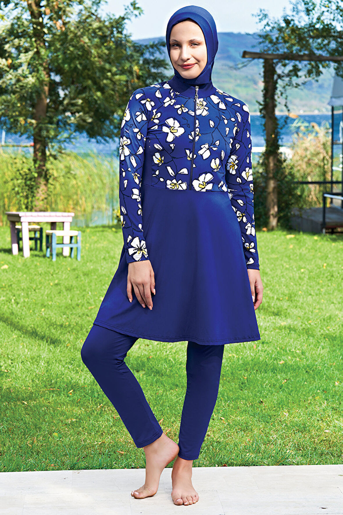 RUKOMAYO LACİVERT DESENLİ FERMUARLI REGLAN KOL LYCRA(SU İTİCİ VE ÇABUK KURUYAN)KUMAŞ TESETTÜR MAYO