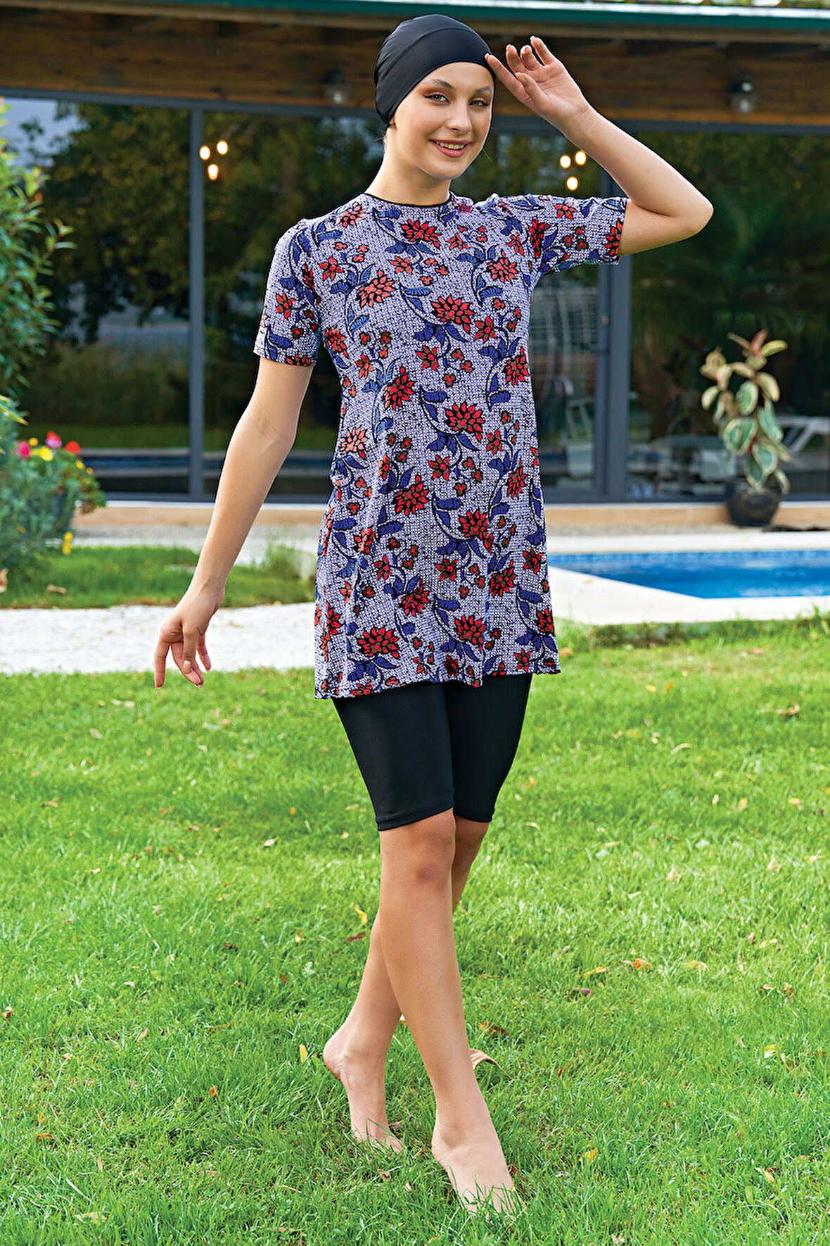 RUKOMAYO SİYAH ÇİÇEK DESENLİ YARIM KOL LYCRA(SU İTİCİ VE ÇABUK KURUYAN) KUMAŞ YARI TESETTÜR MAYO