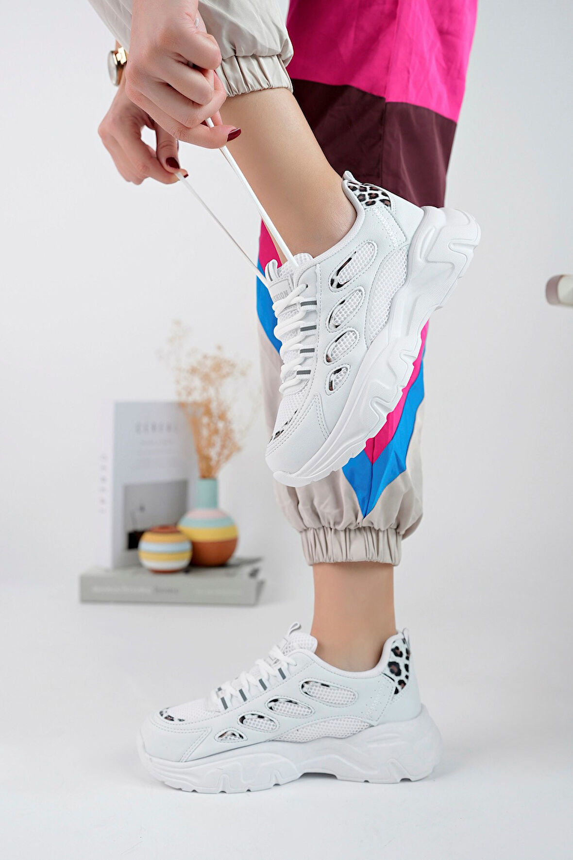 Günlük Kadın Spor Ayakkabı Bağcık Yüksek Kalın Taban Nefes Alan Oval Burun Rahat Hafif Sneaker 1001