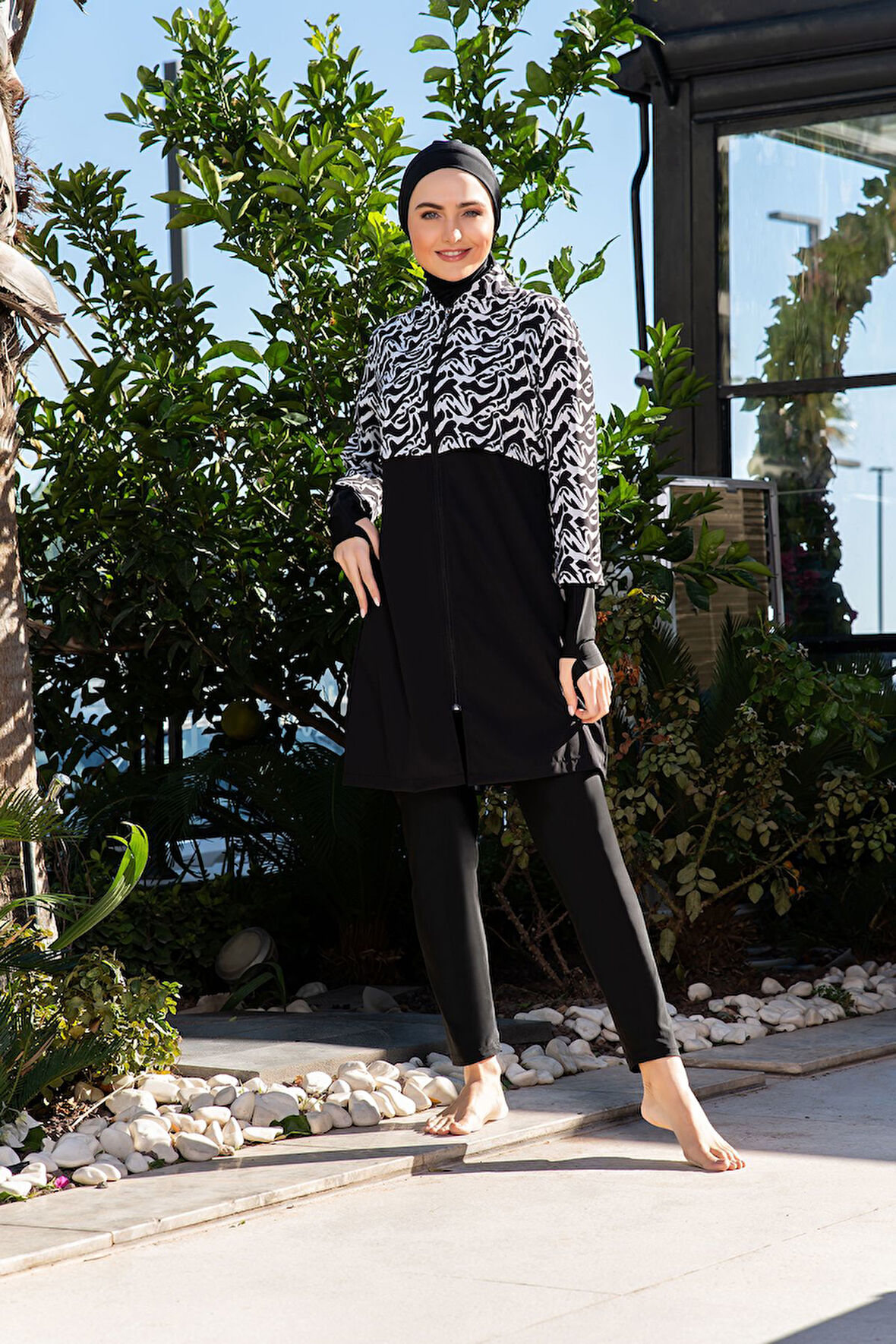 RUKOMAYO SİYAH BEYAZ DESENLİ CROP MODEL ELDİVENLİ LYCRA PARAŞÜT ( SU İTİCİ VE ÇABUK KURUYAN ) KUMAŞ TESETTÜR MAYO