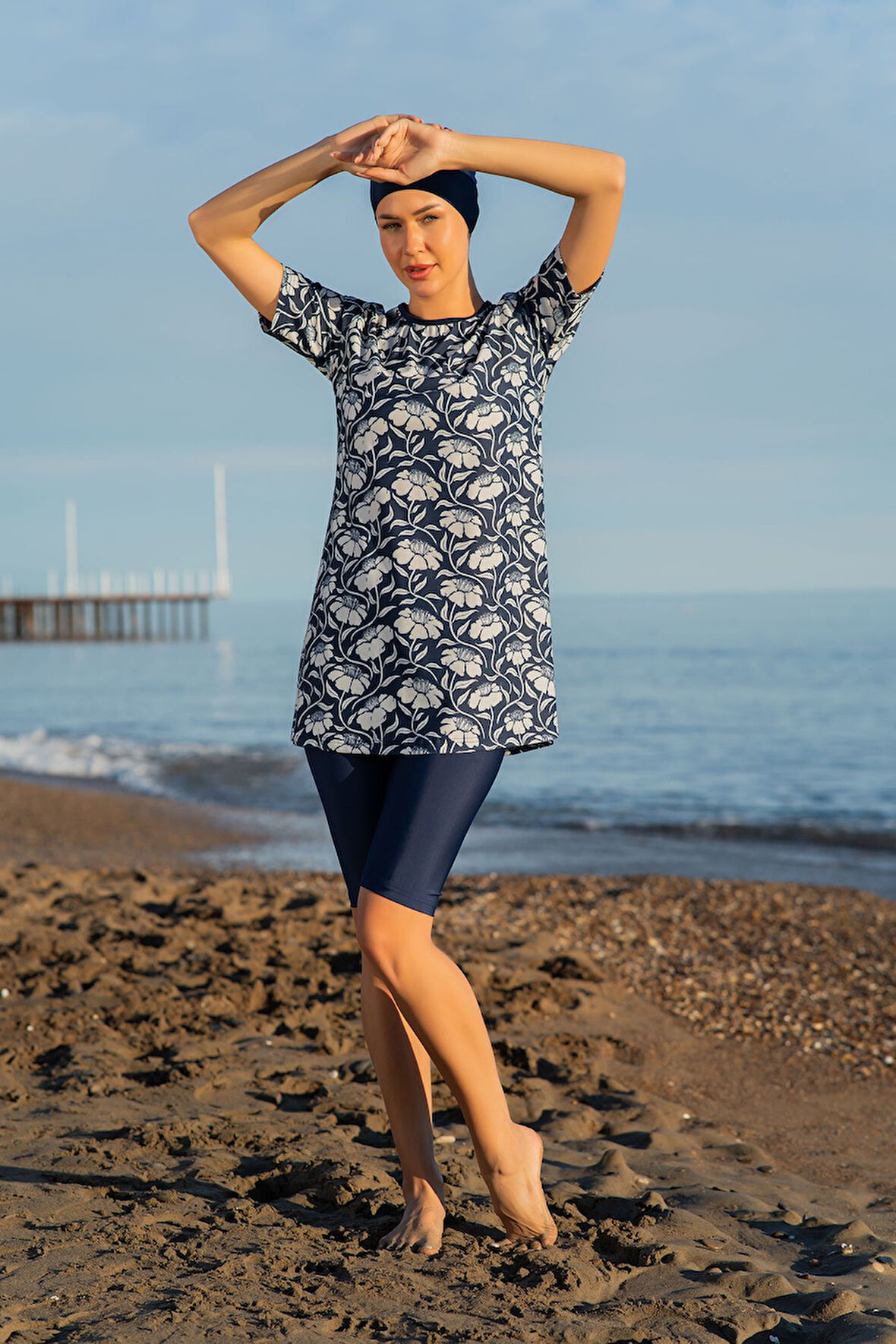 MİRATES LACİVERT DESENLİ YARIM KOL BÜYÜK BEDEN MİCRO (ESNEK VE ÇABUK KURUYAN) KUMAŞ YARI TESETTÜR MAYO