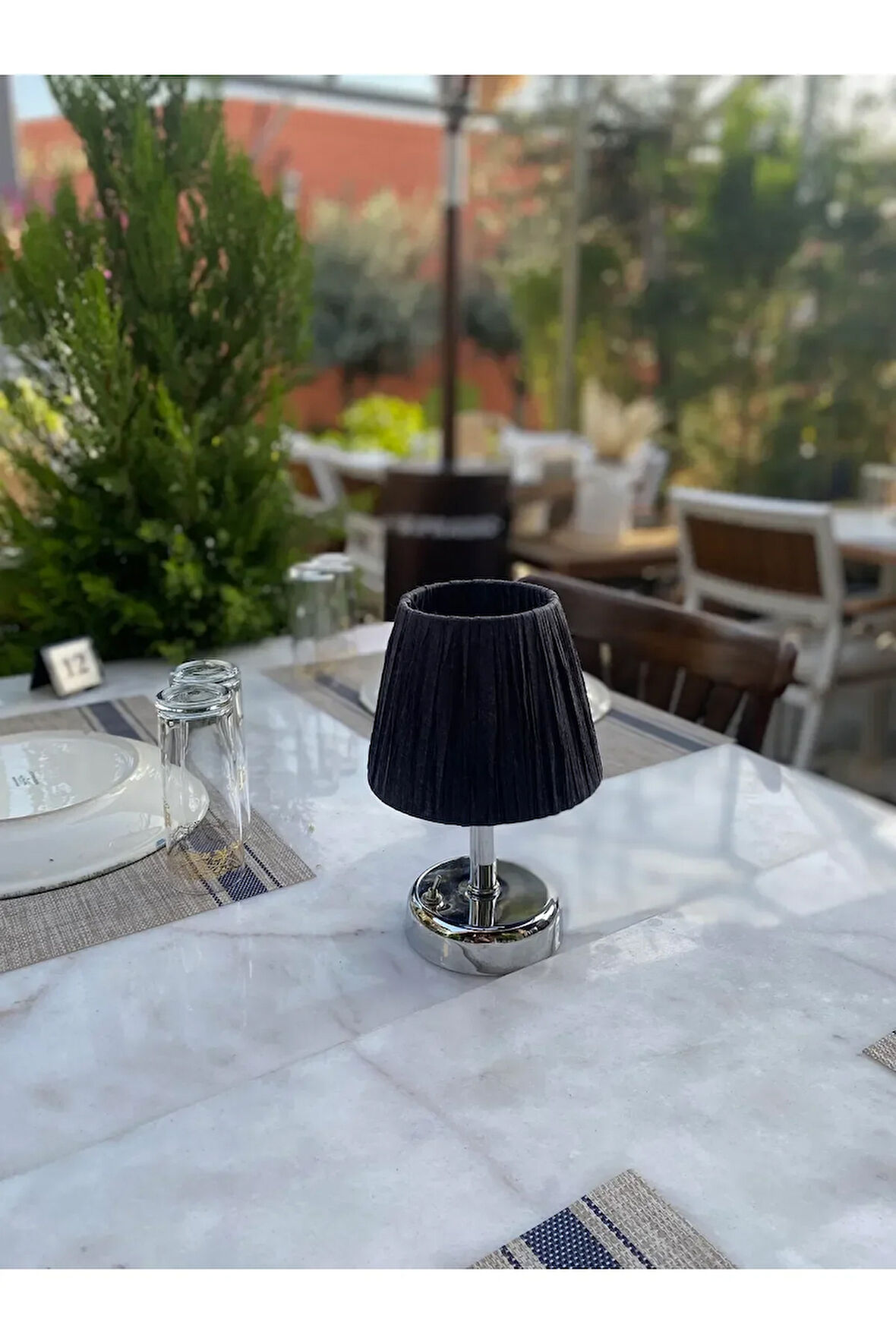 Rafya Masa Üstü Led Kablosuz Pilli Abajur Alt Gümüş Üst Siyah Saçaksız