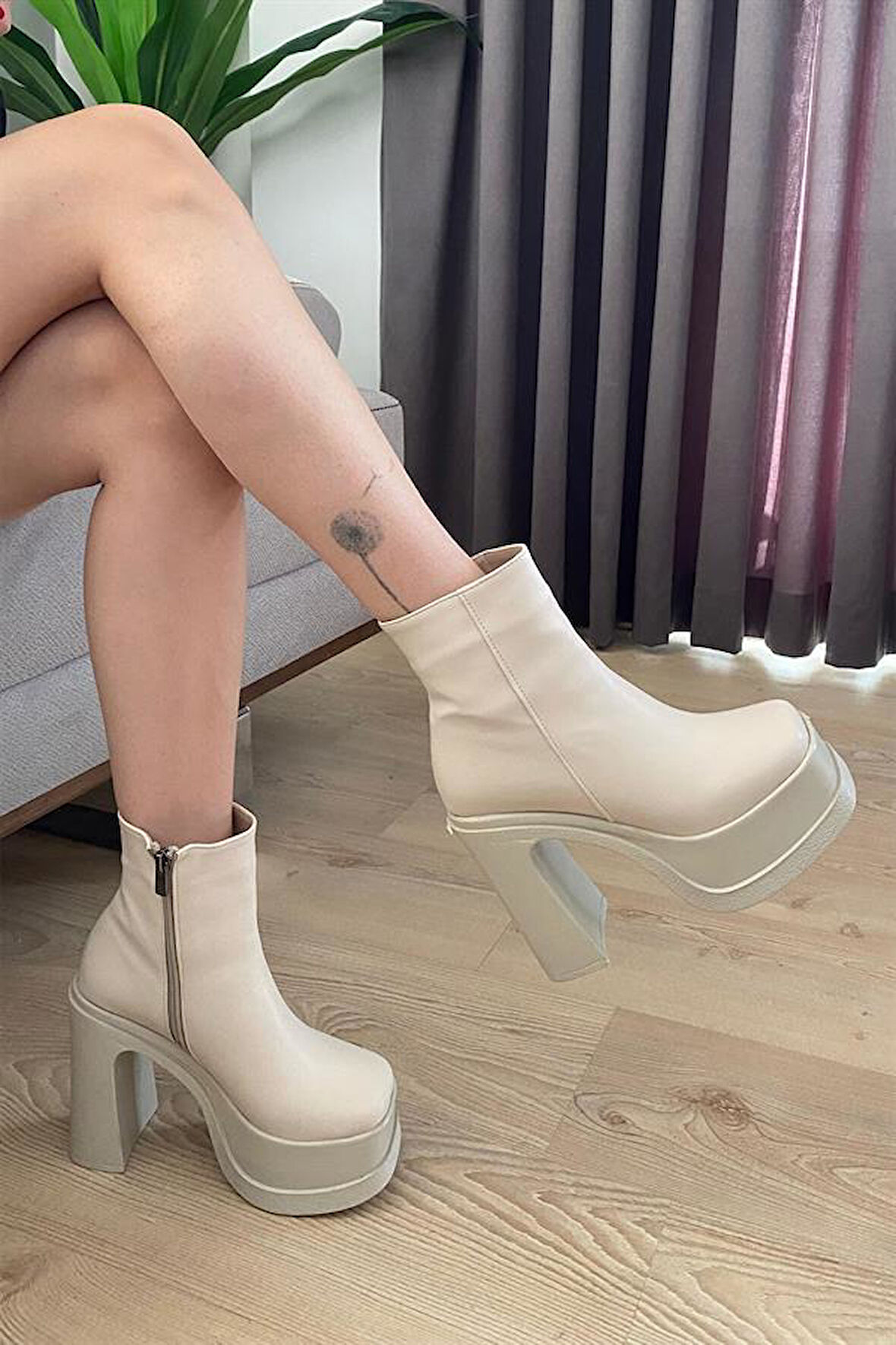 Kadın Krem 12 cm Platform Topuklu Fermuarlı Bot