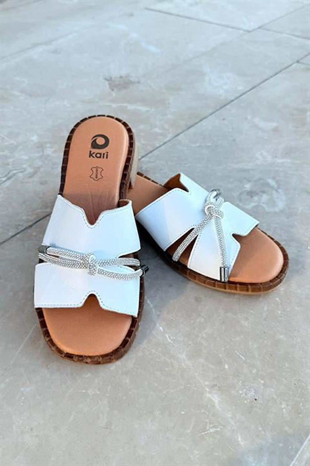 Kadın Hakiki Deri Taş Detaylı Terlik