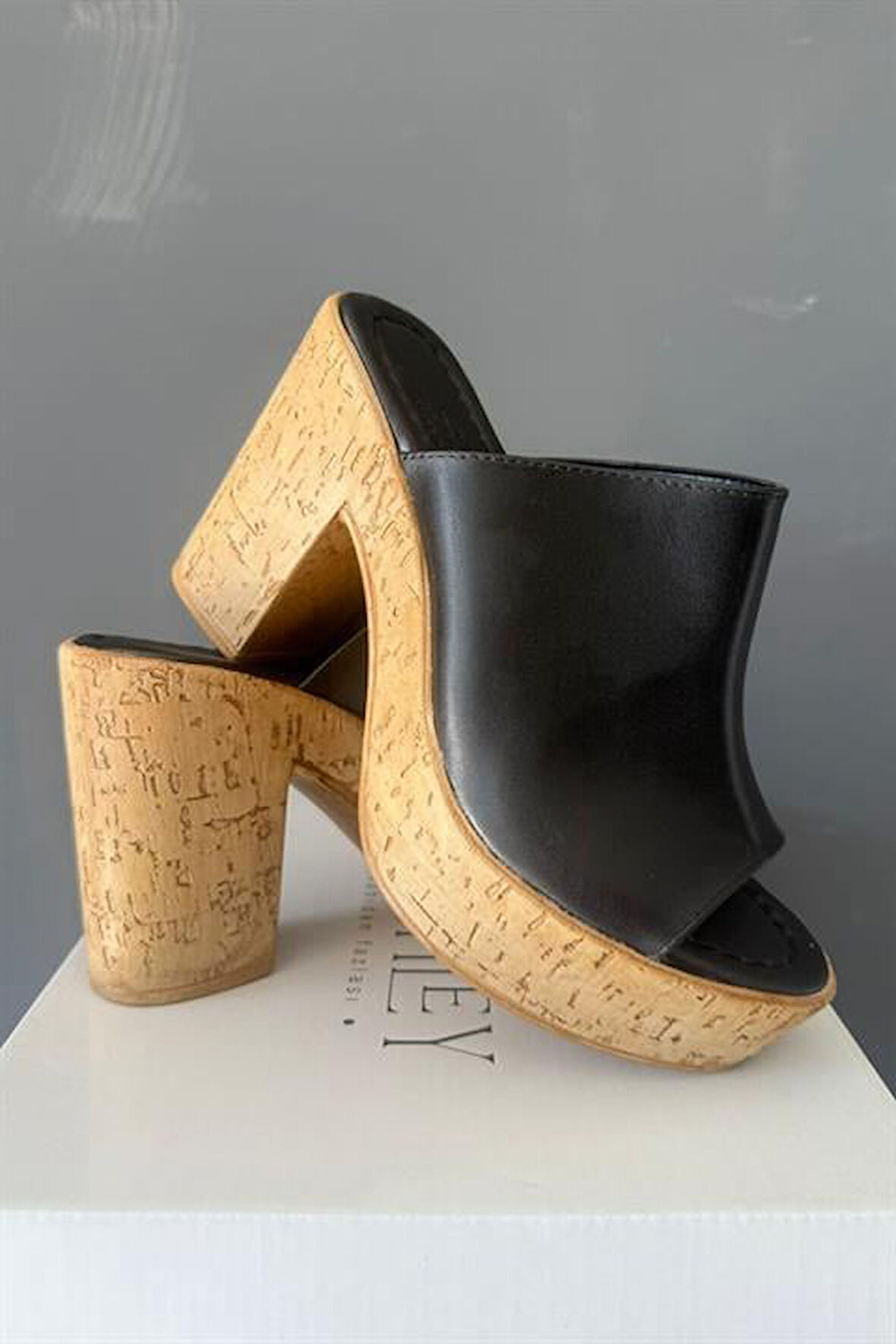 Kadın Oven Siyah Cilt 10 cm Platfom Topuklu Mantar Taban Terlik K-850