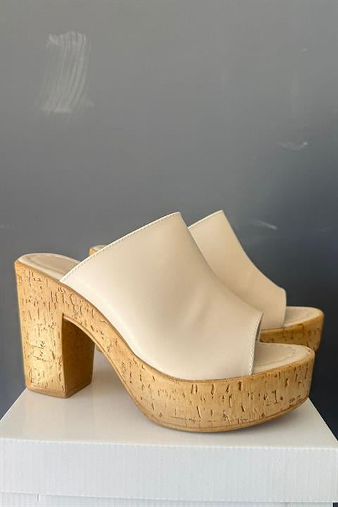 Kadın Oven Bej 10 cm Platfom Topuklu Mantar Taban Terlik K-850