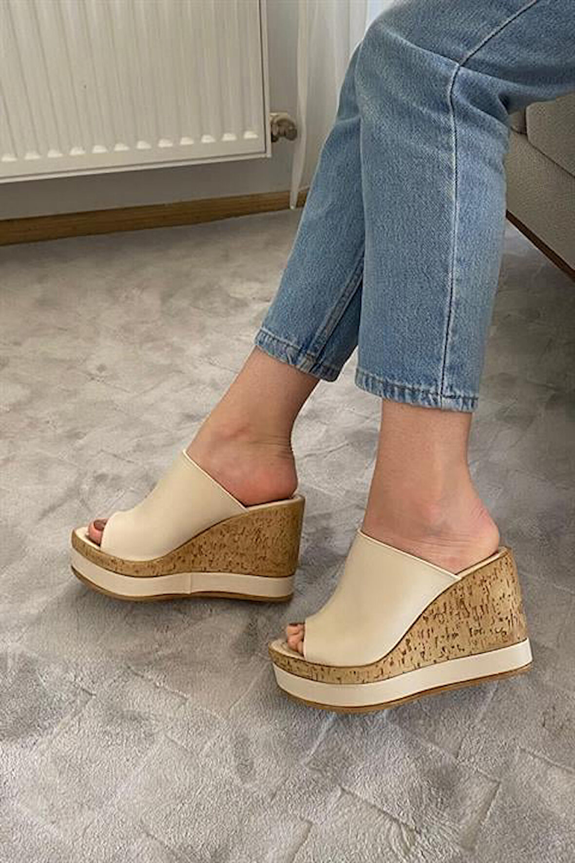 Kadın Bej Cilt 10 cm Dolgulu Mantar Taban Şerit Sargılı Terlik K-500