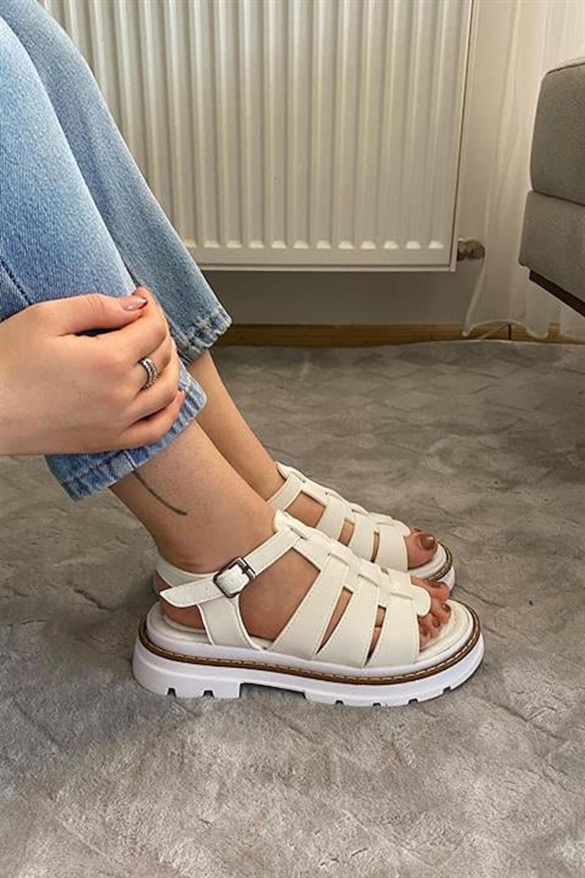 Kadın Beyaz Kafes Model Vardola Deyatlı  Kalın Taban Ortopedik  Sandalet  K-140