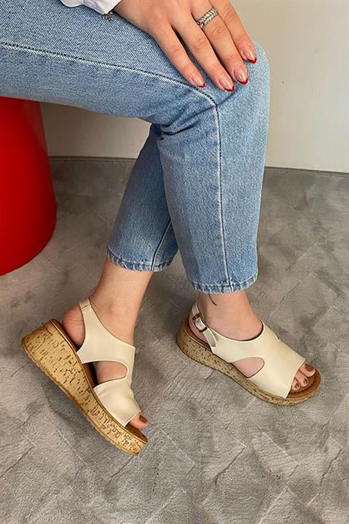 Kadın Bej Cilt Kalın Mantar Taban Ortopedik  Sandalet  K-250