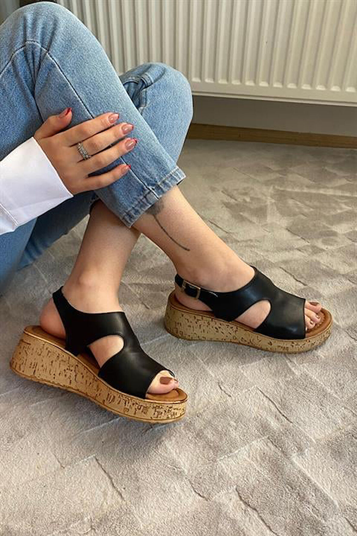Kadın Siyah Cilt Kalın Mantar Taban Ortopedik  Sandalet  K-250