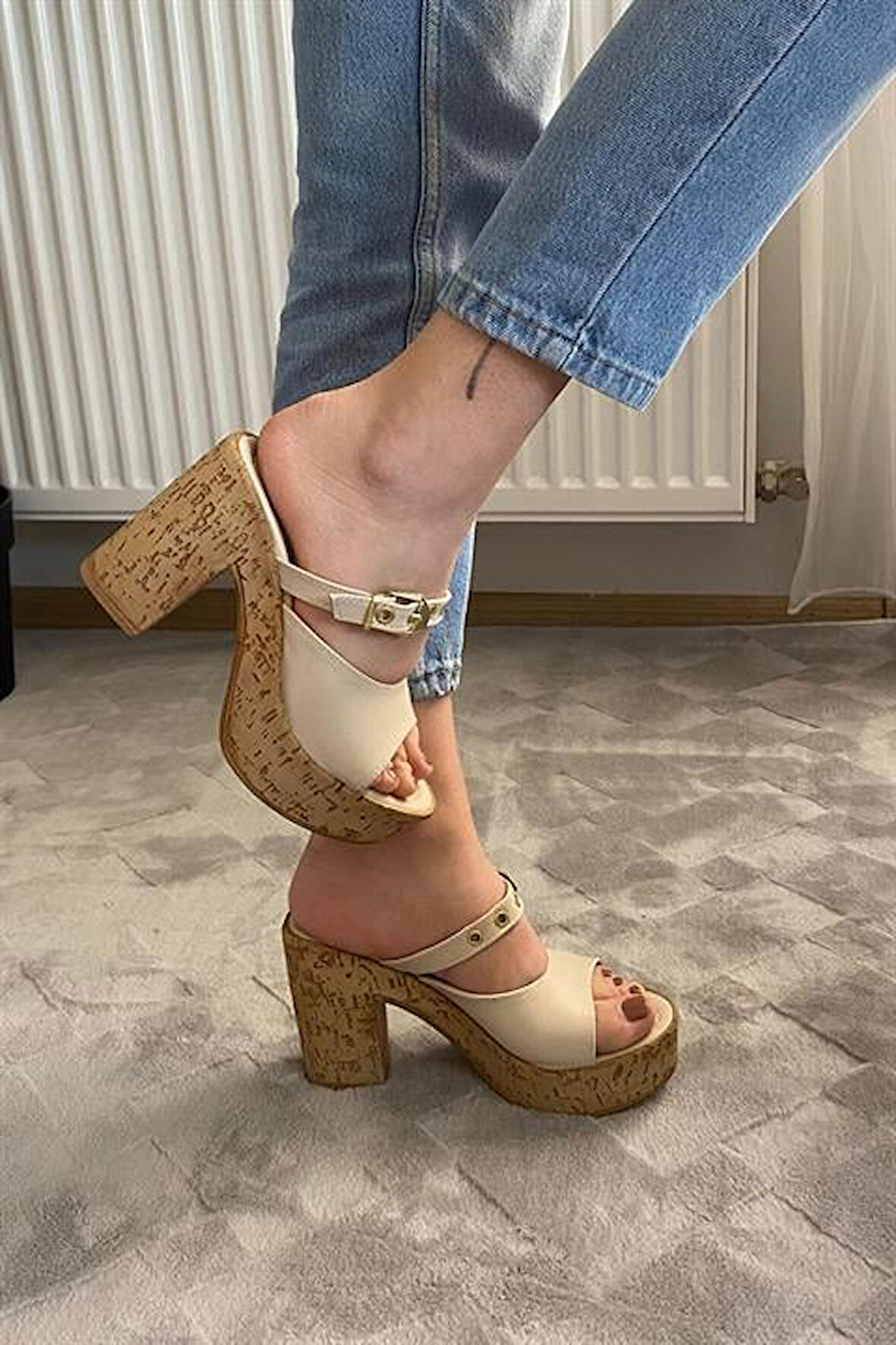 Kadın Bej 10 cm Platfom Topuklu Mantar Taban Terlik & Sandalet K-840