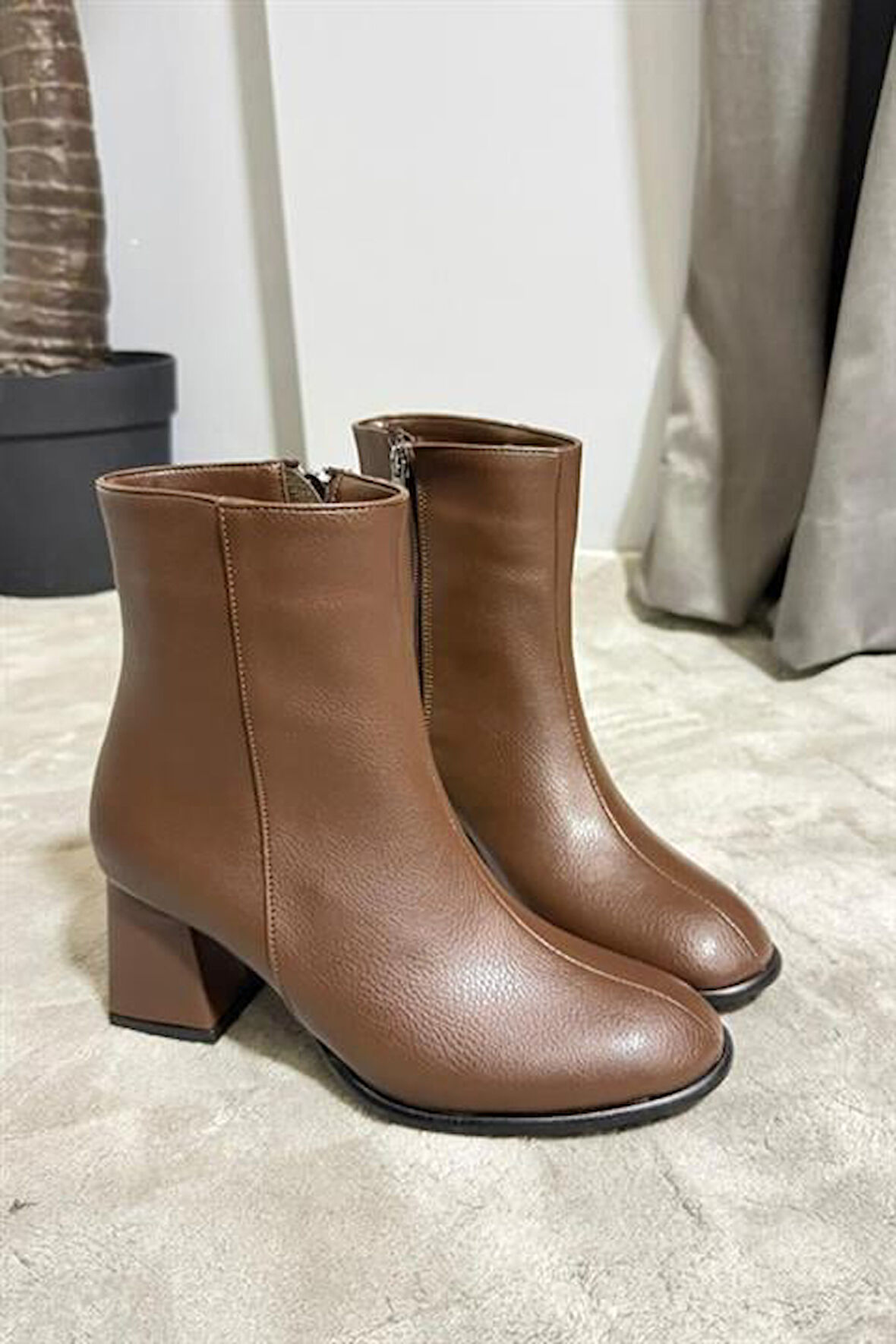 Kadın Marta Kahverengi Kalın Topuklu Yumurta  Burun Fermuarlı Bot