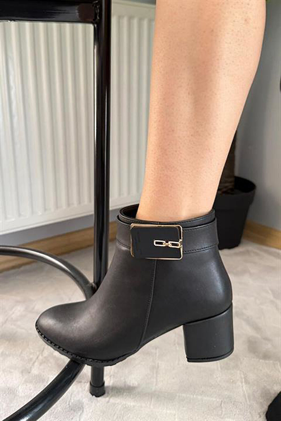 Kadın Mabel Siyah Tokalı ( 6 cm ) Topuklu Oval Burun Bot