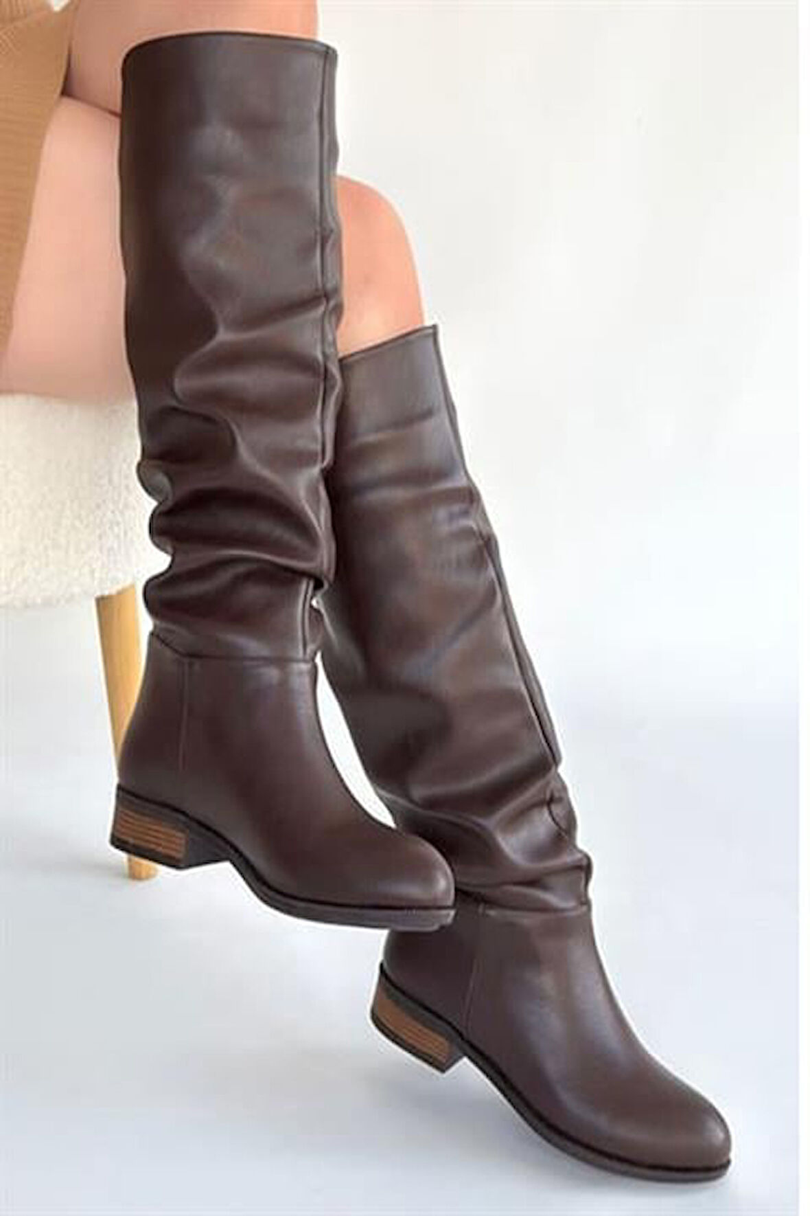 Kadın Mika Kahverengi Deri Düz Taban Büzgülü Diz Altı Boy Çekme Çizme
