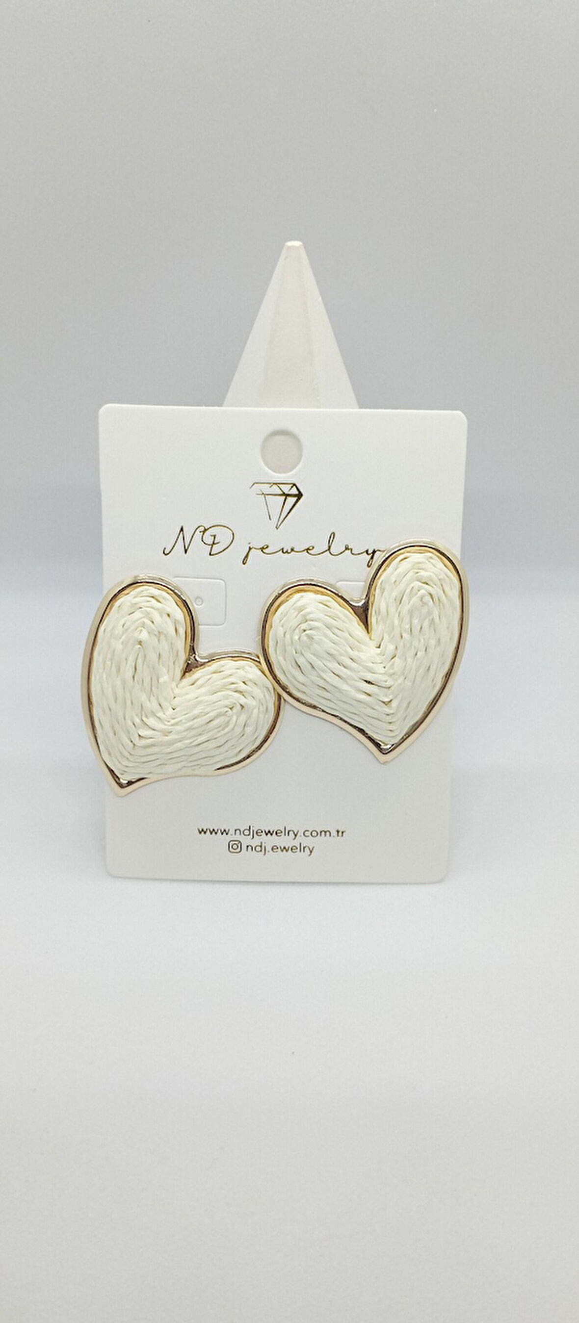 Gold Detay Beyaz Renk Hasır Kalp Küpe