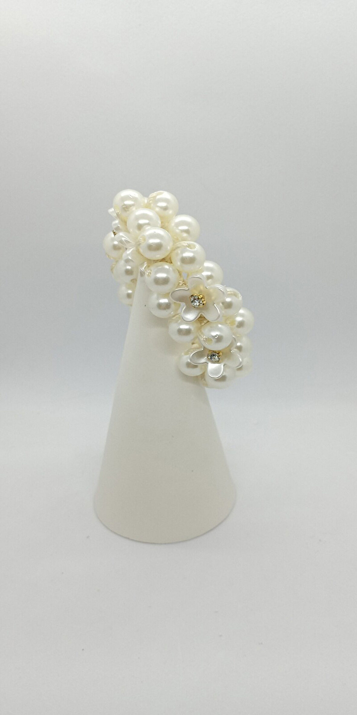 Çiçek ve Taş Detaylı İncili Lastik Toka