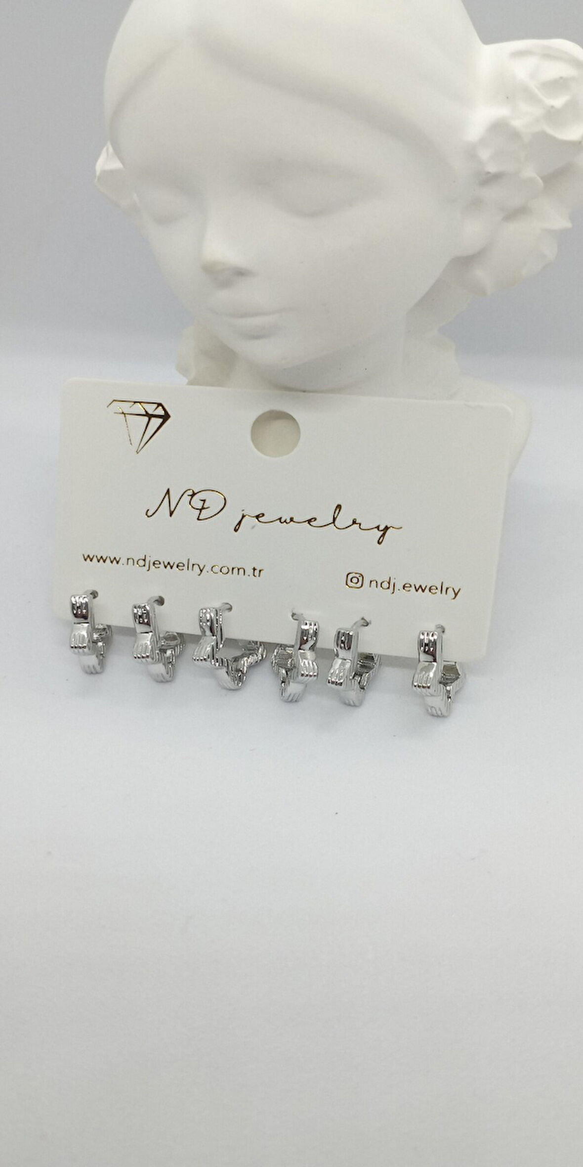 Silver Renk Çizgi Detaylı Yıldız Küpe Seti